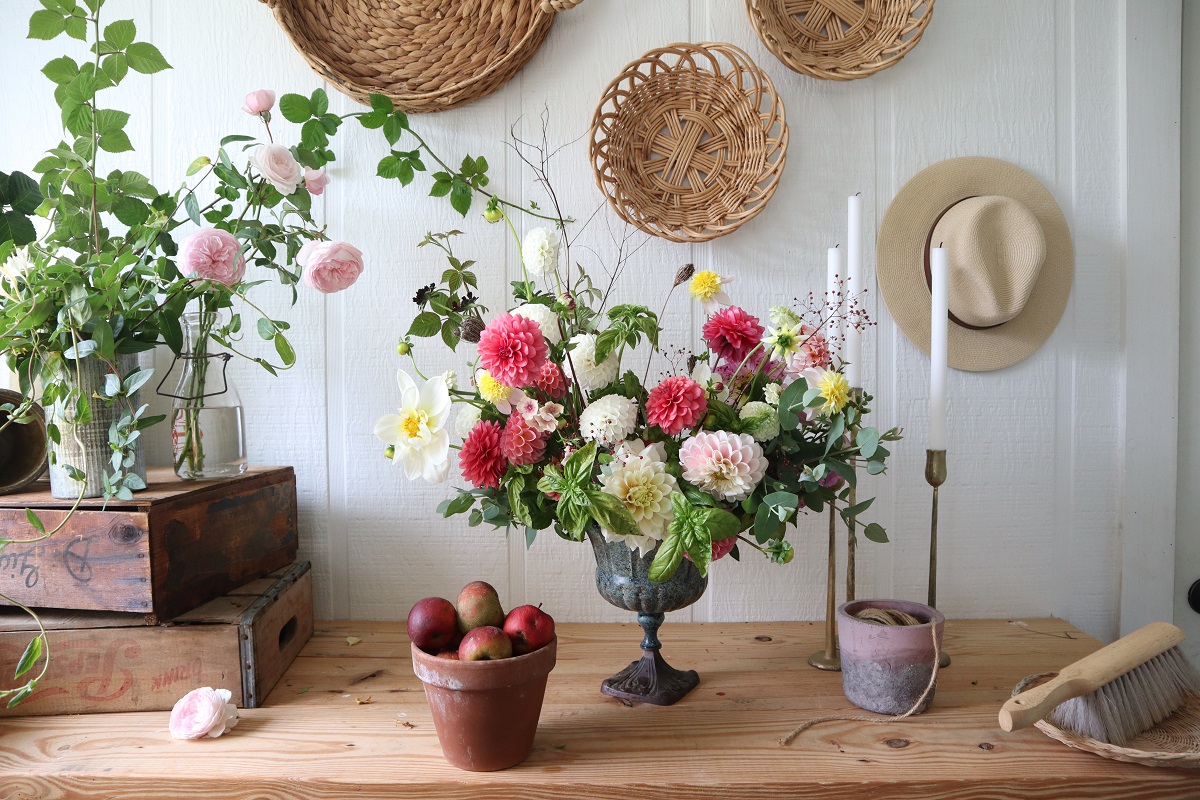 dahlia bouquet in the studio